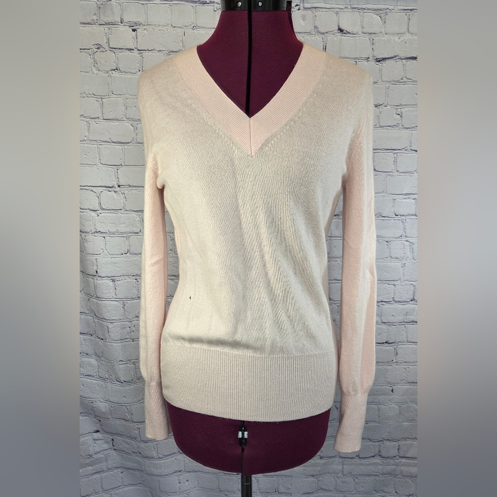 Neiman Marcus Cashmere Soft Pink V-Neck Sweater
